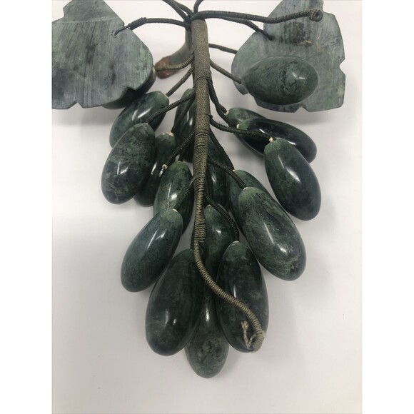 Vintage Chinese Jade Carved Grapes 20th Century - Picture 8 of 11